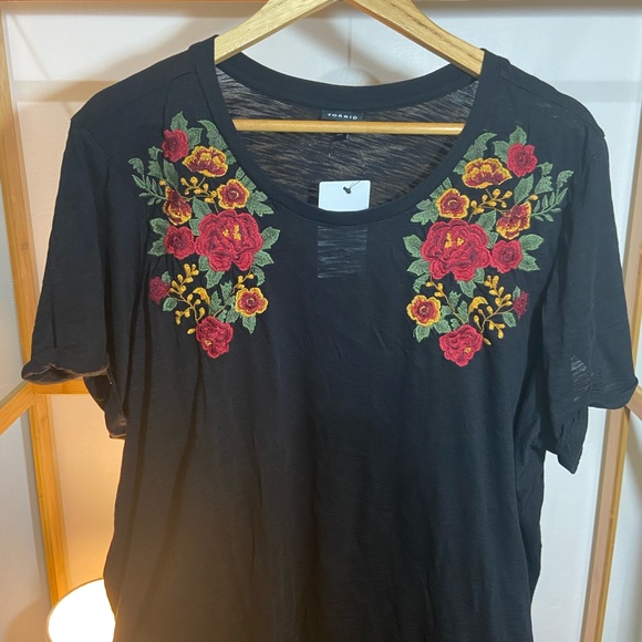 Torrid Embroidered Tops. Size- 3X - Picture 6 of 7